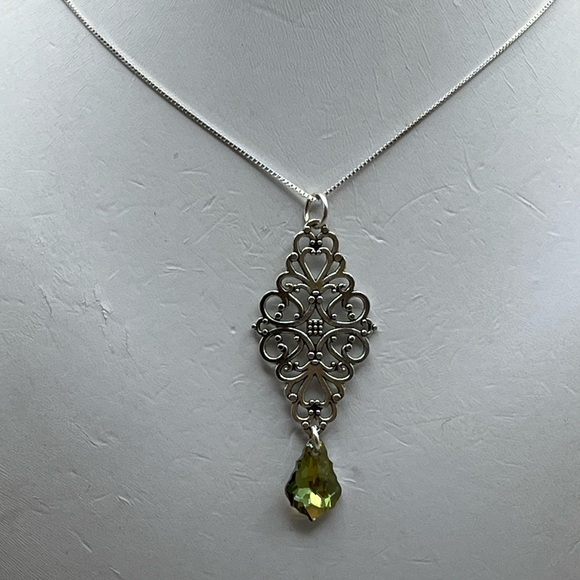 Silver and Green Swarovski Crystal Filigree Necklace with Vintage Charm - Picture 2 of 4